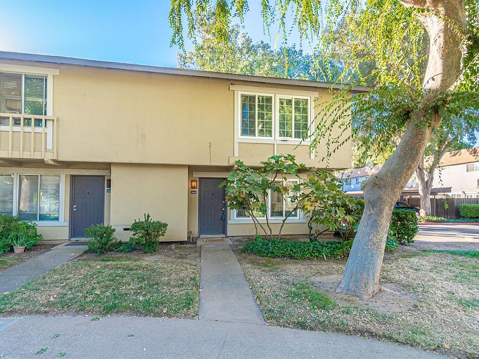 2nd image of 8840 La Riviera Dr Unit A