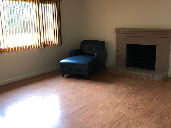 3rd image of 1510 Oak Tree Dr