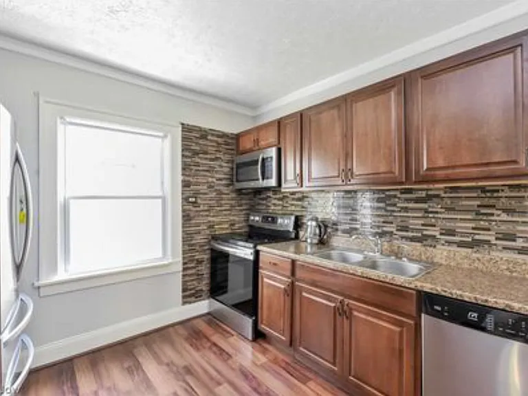 1642 Grace Ave #2 — Photo 8