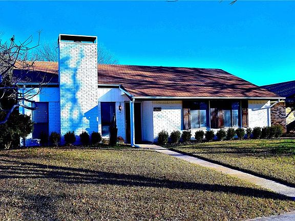 3rd image of 2929 Collins Blvd