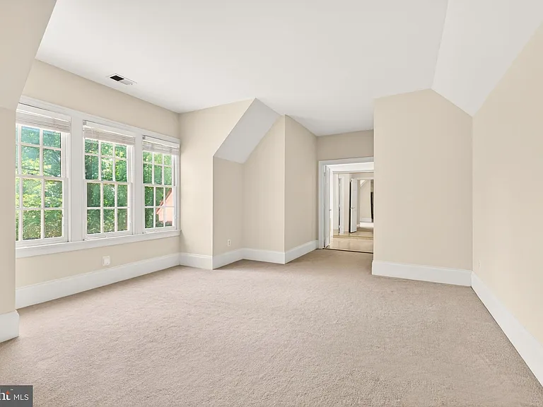 9860 Palace Green Way — Photo 30