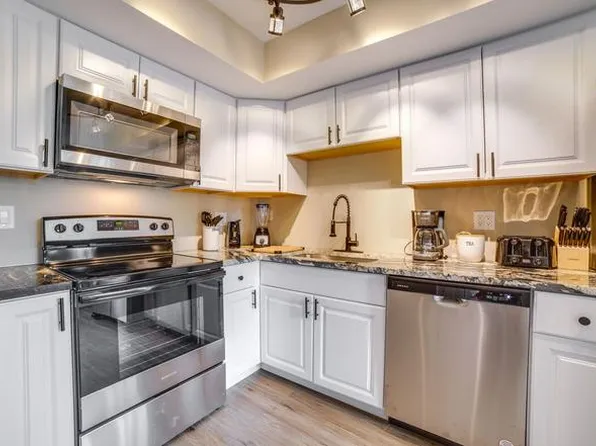 1136 Camellia Dr Unit 3, Munster, IN 46321