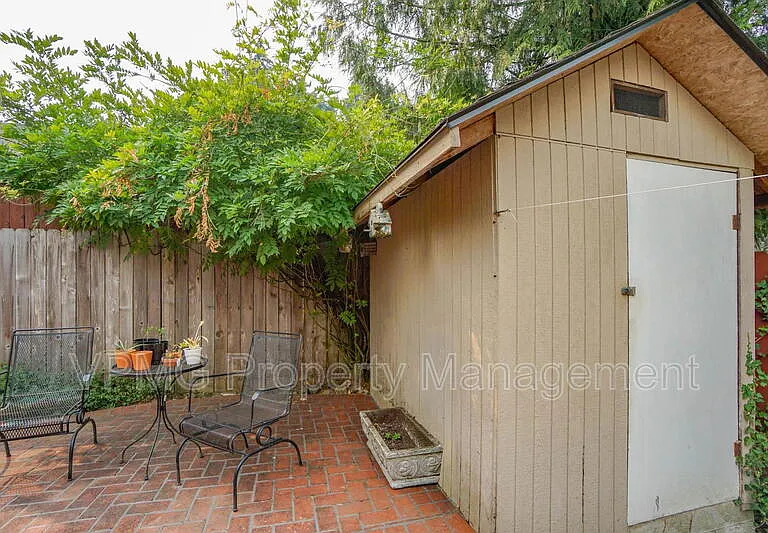 8537 NE 15th St — Photo 2