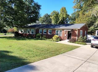 300 W J St, Newton, NC 28658