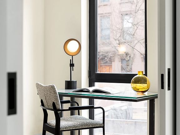 4th image of 301 De Graw St #2