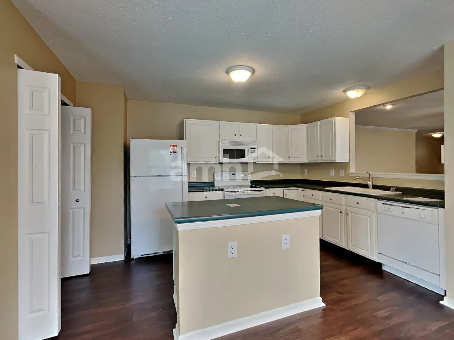 3 bed, 2.0 bath, 1793 sqft, $2,160 — Photo 3