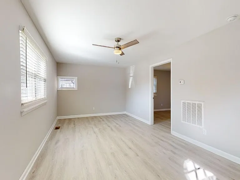 Longview Village Apartments — Photo 15