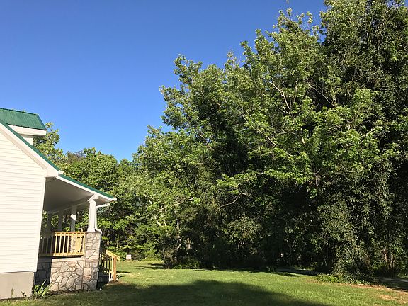 5th image of 89 Saint Clair Ln
