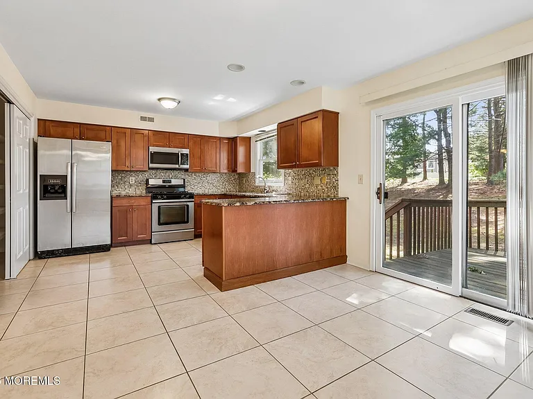 157 Northampton Dr — Photo 16