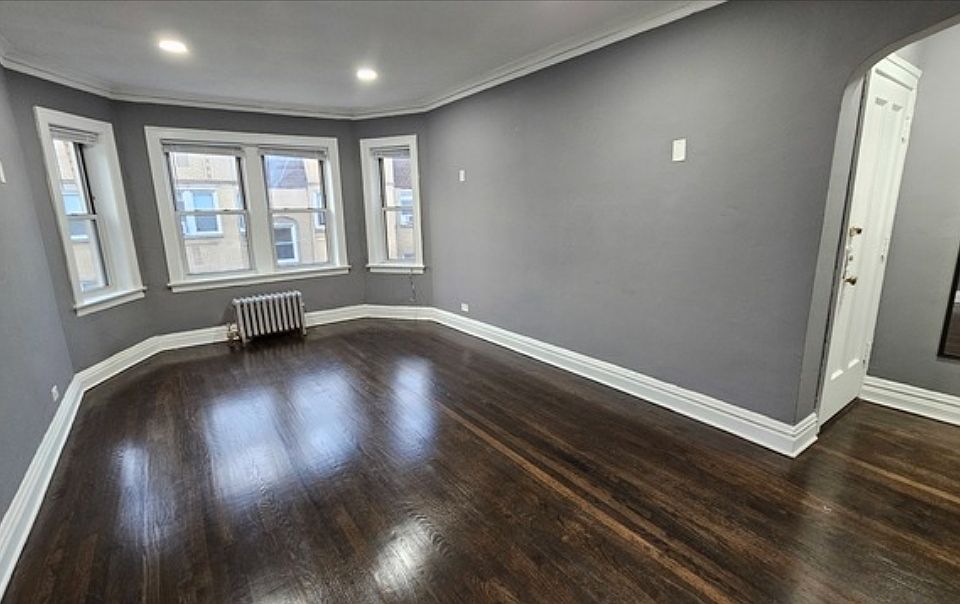 1st image of 6643 N Francisco Ave #3