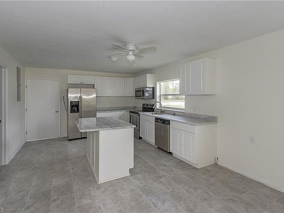 4th image of 3420 27th Ave NE