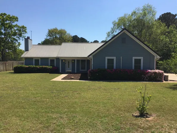 467 Blake Dr, Ozark, AL 36360