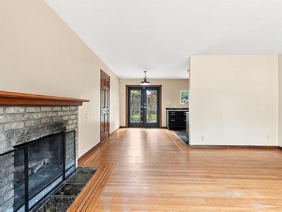 4th image of 11530 95a Ave