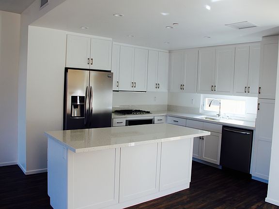 Quartz Counter Tops w/White Cabinets