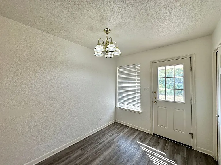 3509 Westwood Dr — Photo 9