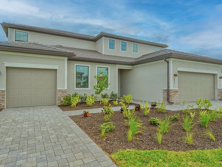 4873 Seafoam Trl — Photo 1
