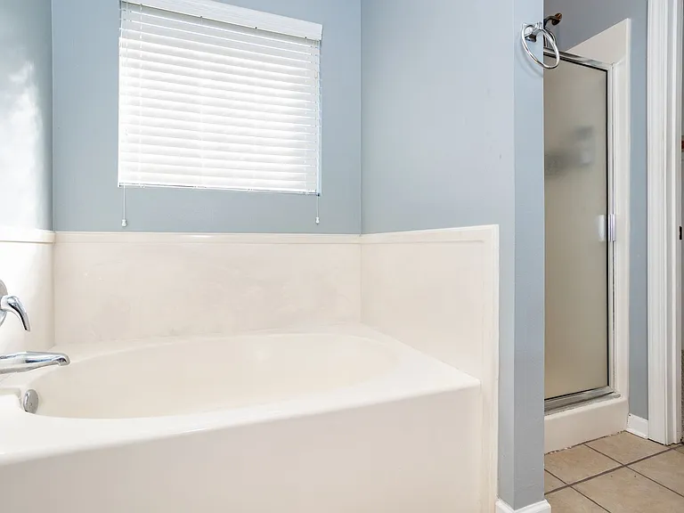 10022 Petersburg Dr — Photo 18