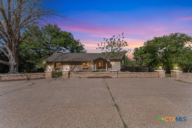1st image of 608 Ridgecrest Dr