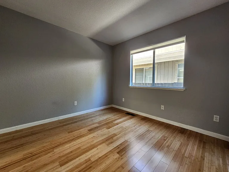 9609 Lord Dr — Photo 15