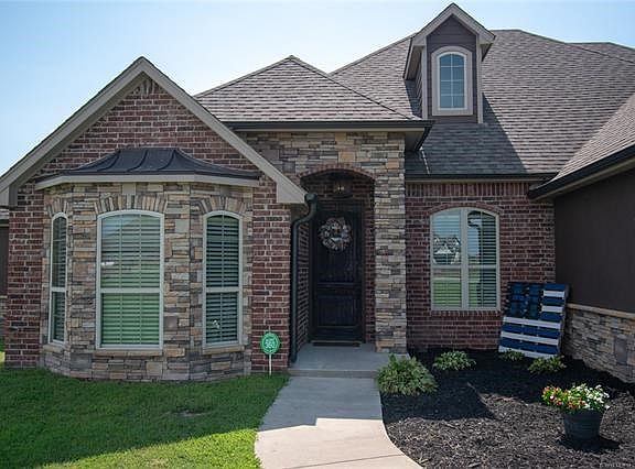 4th image of 12390 Clear Creek Dr