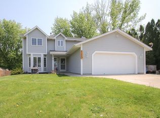 8240 Lawndale Ln N, Maple Grove, MN 55311