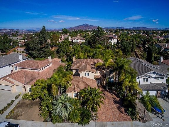 4th image of 943 Palencia Pl