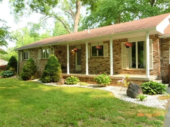 4327 Lila St, Burton, MI 48509