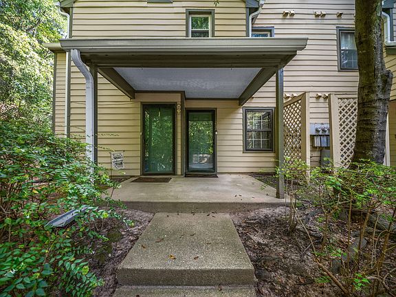 3rd image of 103 Autumn Chase Dr