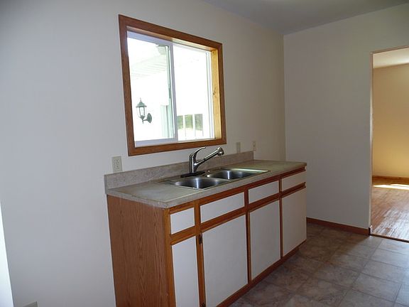 4th image of 418 Oakdale Ave