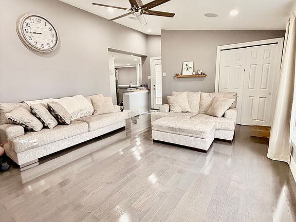 5th image of 901 Cooke Ln