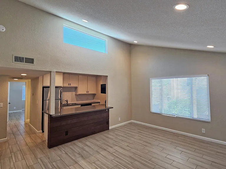 2222 I St #13 — Photo 2