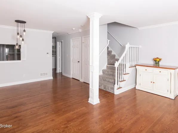 152 Gardiner Lake Rd, Louisville, KY 40205