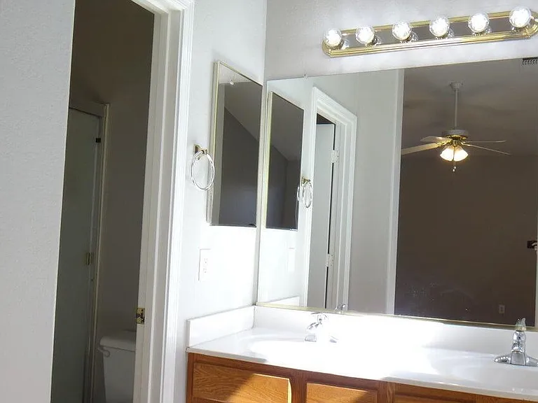 12425 W Missouri Ave — Photo 22