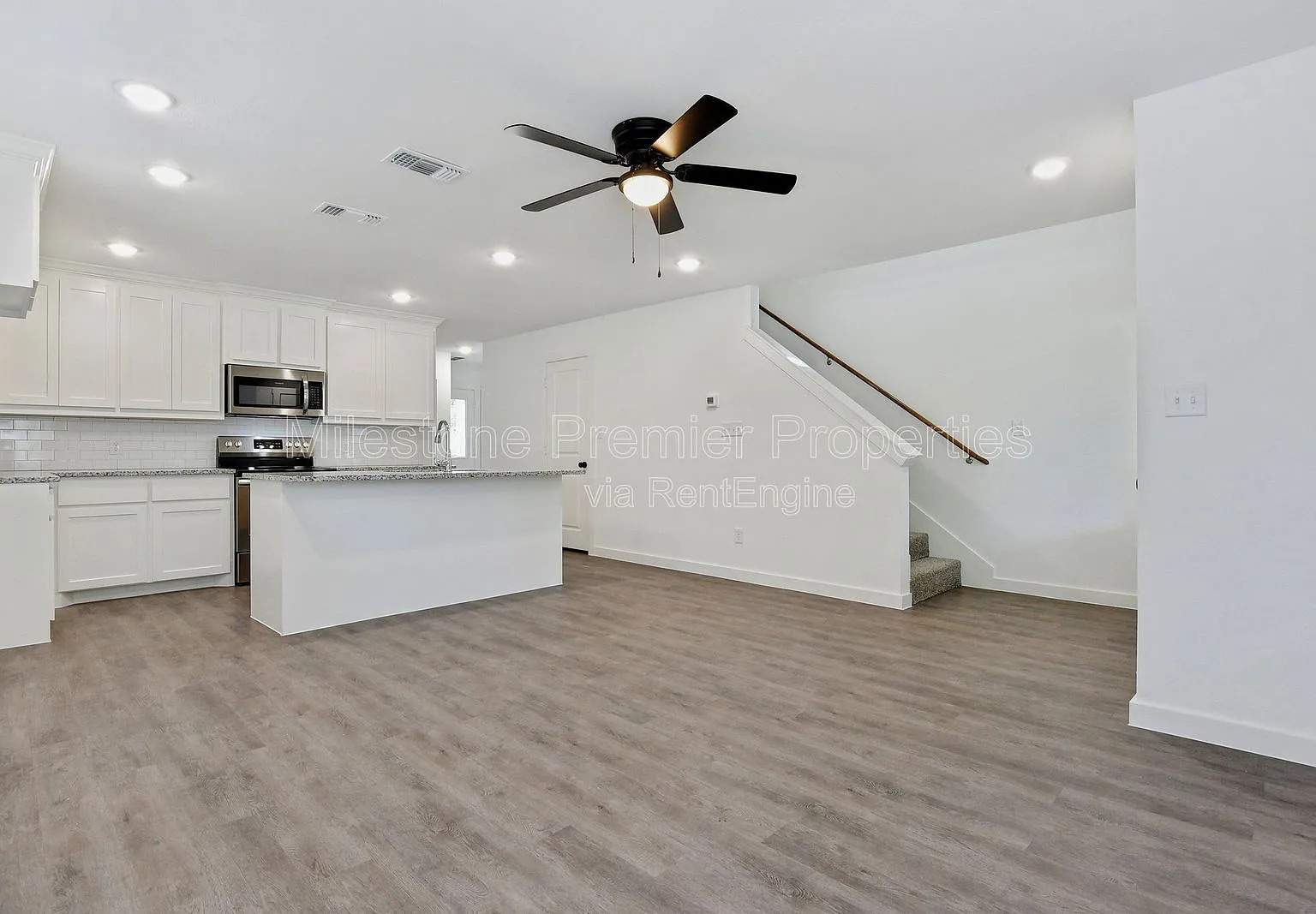 3 bed, 3.0 bath, 1452 sqft, $1,395 — Photo 3