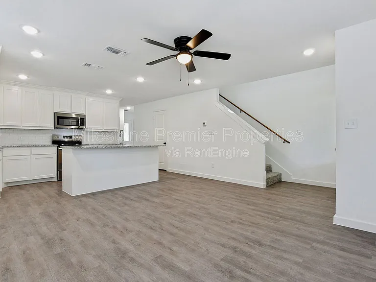 103 E Bond St — Photo 3