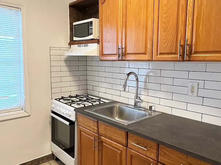 511 NE 75th St #2 — Photo 7
