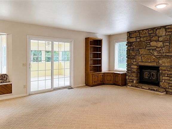 4th image of 8 Weston Ln