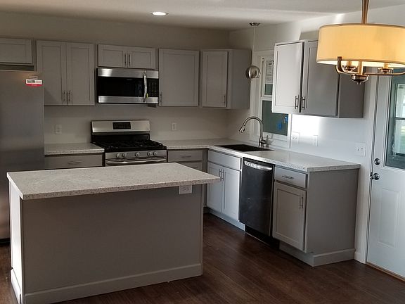 3rd image of 543 Karen St