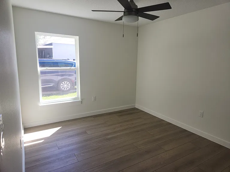 223 S Forest Ave — Photo 13