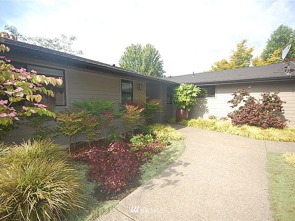 2nd image of 2215 Westlake Drive SE