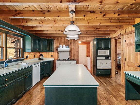 3rd image of 613 Evans Hollow Rd