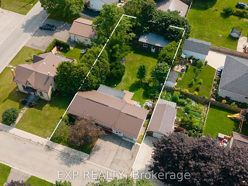 1st image of 250 Albert St