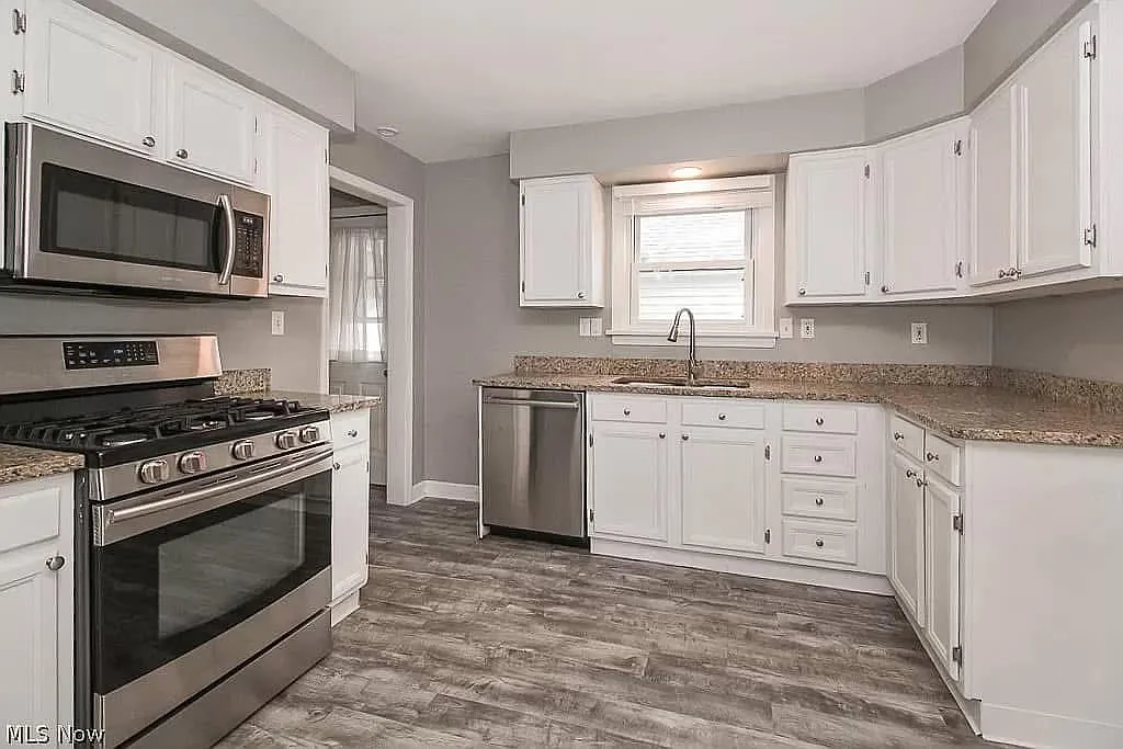 3 bed, 2192 sqft, $2,150 — Photo 1