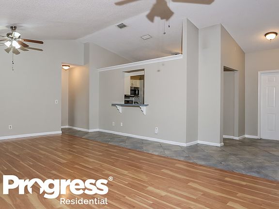 4th image of 222 Parkwood Dr S