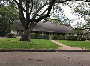911 Old Lake Rd, Houston, TX 77057