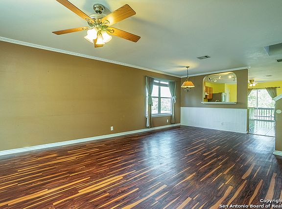4th image of 10618 Springwood Sq