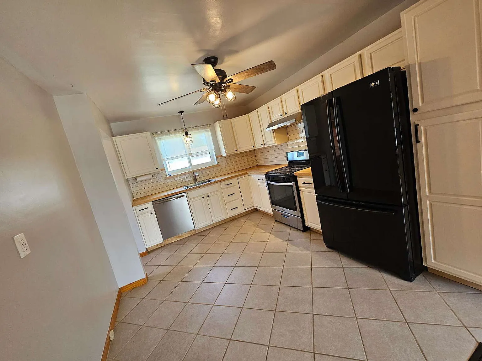 3 bed, 1.5 bath, 1000 sqft, $1,695 — Photo 4