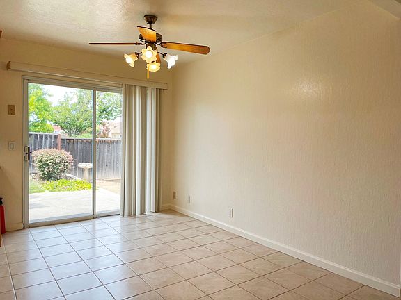 4th image of 737 Jura Way