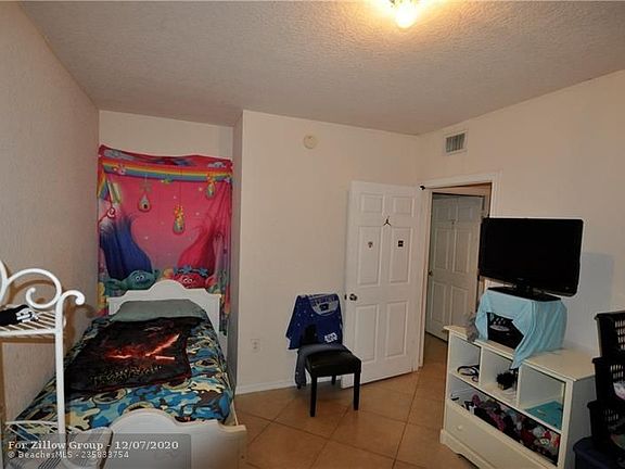 4th image of 2109 Belmont Ln #1112