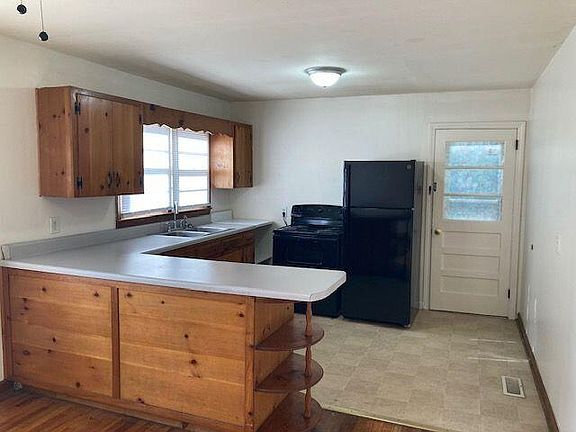 4th image of 301 Fairview Dr SE
